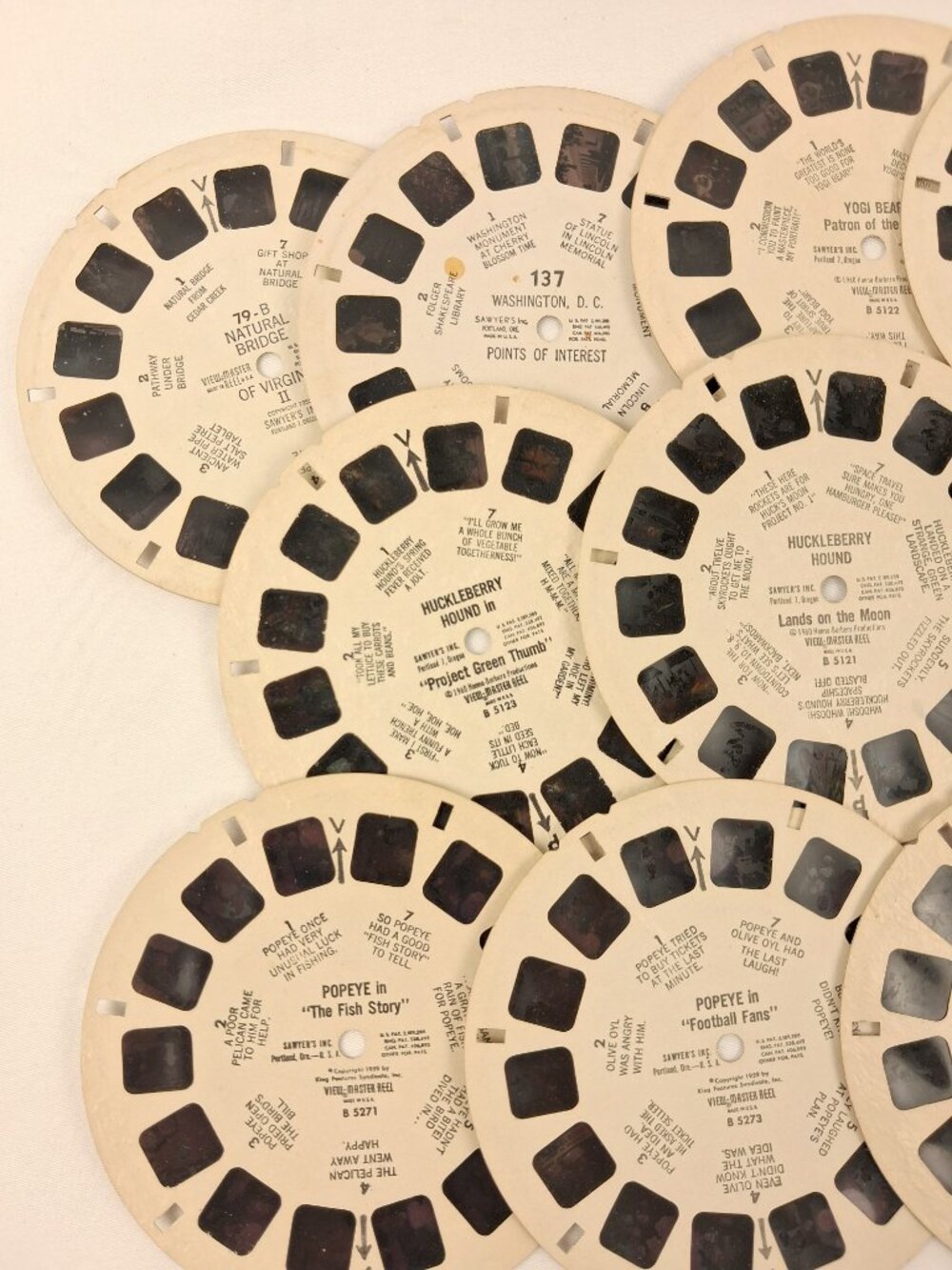 VTG GAF View-Master Red & White 3D Viewer With 14 Classic Reel Discs - Picture 12 of 15